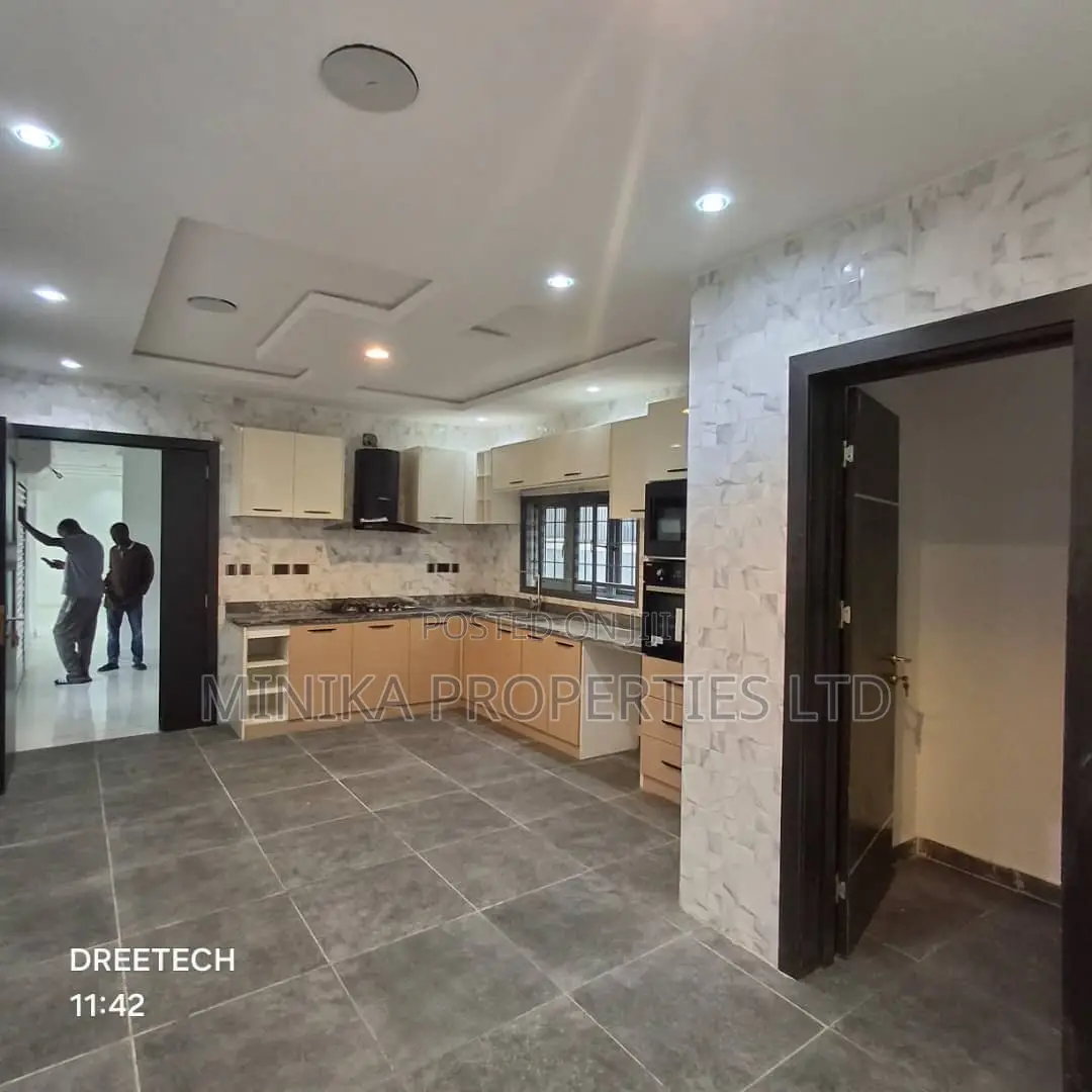 5bdrm Mansion in Lekki Phase 1 for sale in Lekki Phase 1