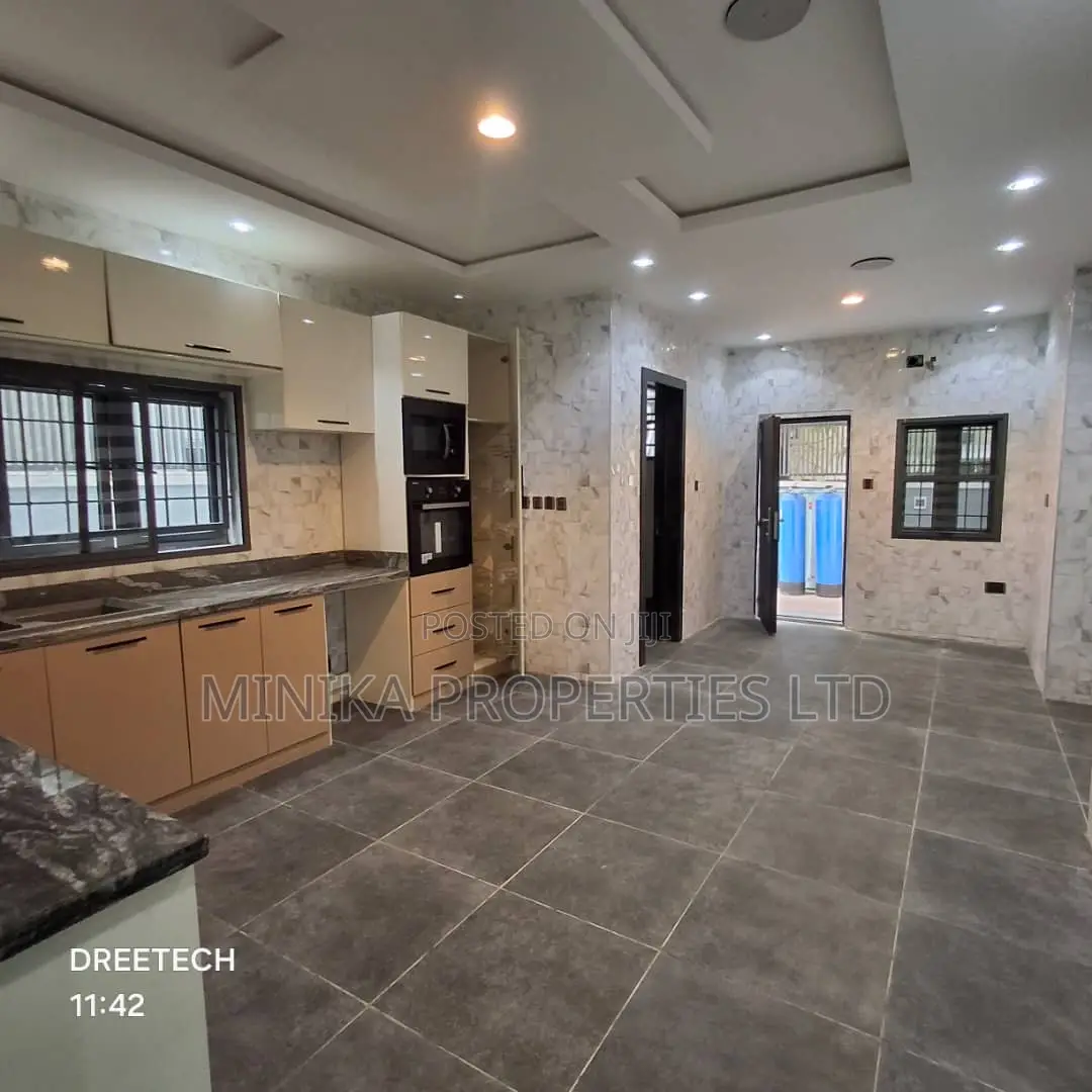 5bdrm Mansion in Lekki Phase 1 for sale in Lekki Phase 1