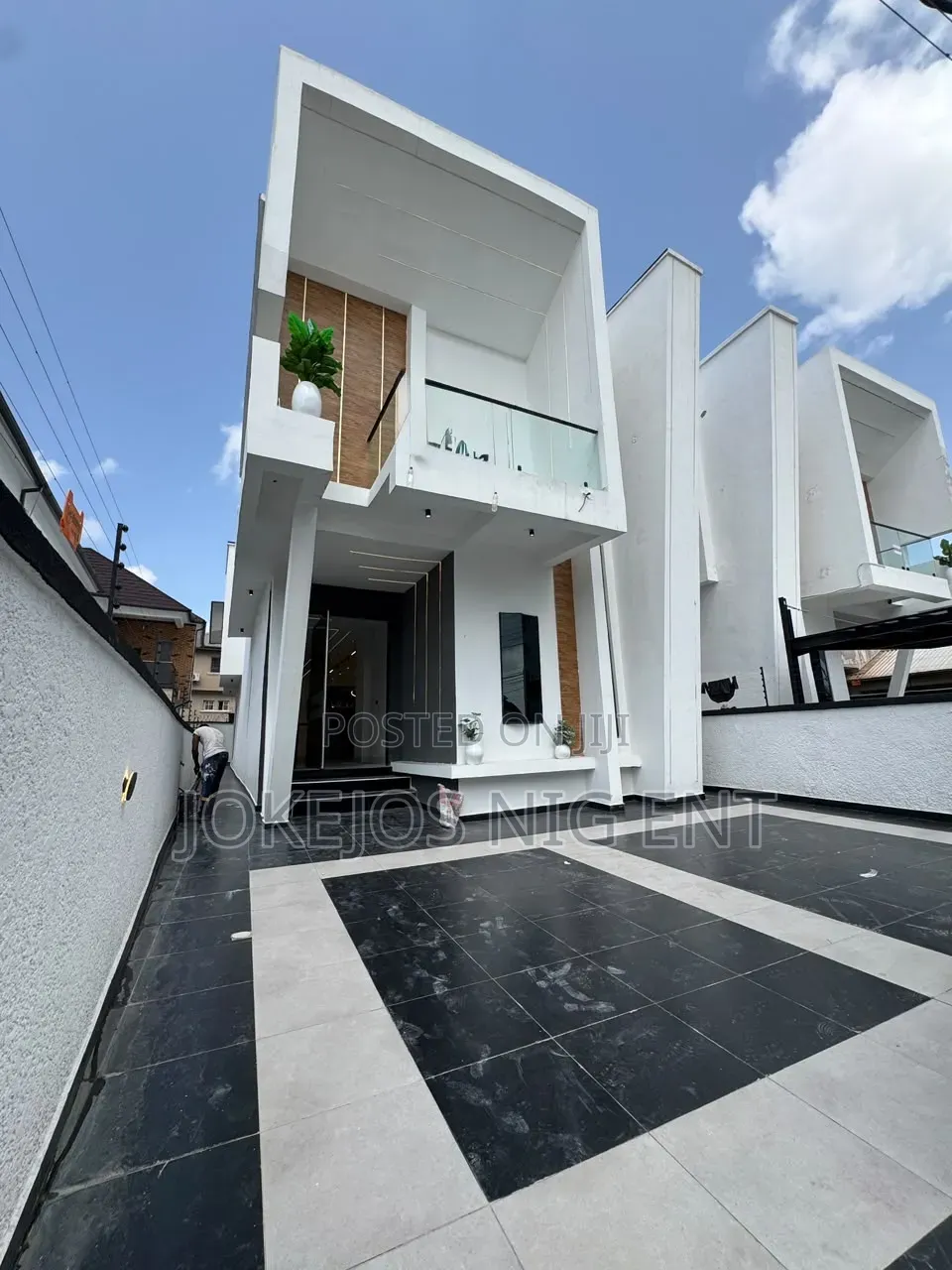 5bdrm Duplex in Thomas Estate for sale in Thomas Estate