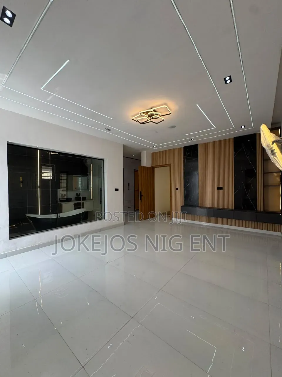 5bdrm Duplex in Thomas Estate for sale in Thomas Estate