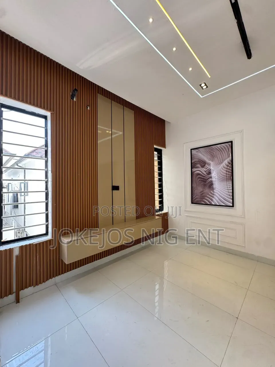 5bdrm Duplex in Thomas Estate for sale in Thomas Estate