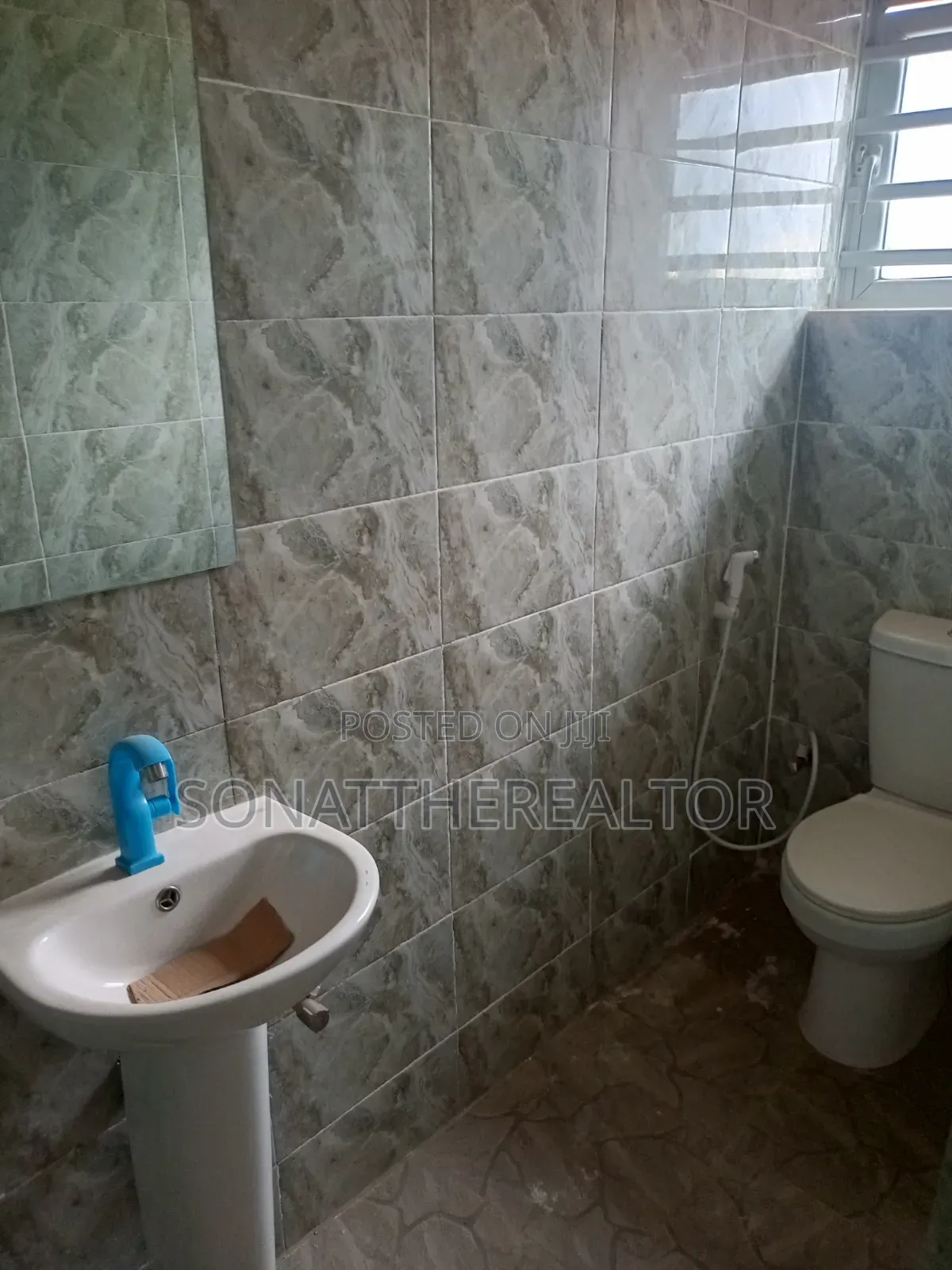 2bdrm Duplex in Arapaja, Akala Express for rent in Akala Express