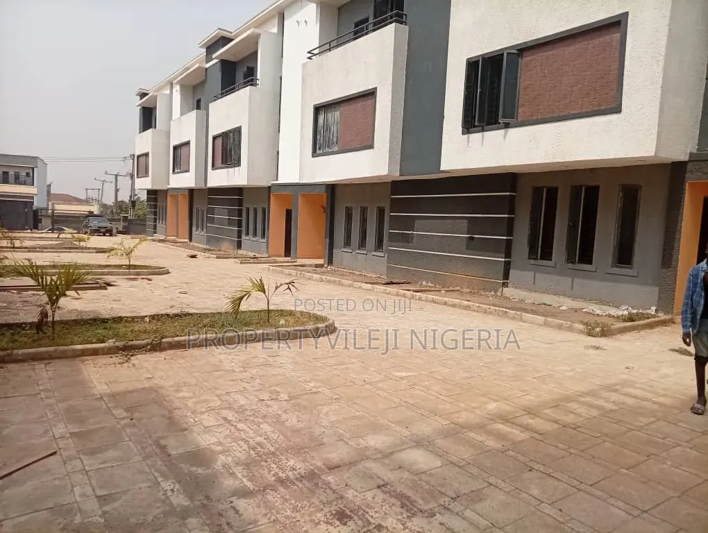 4bdrm Duplex in Kaura for rent in Kaura
