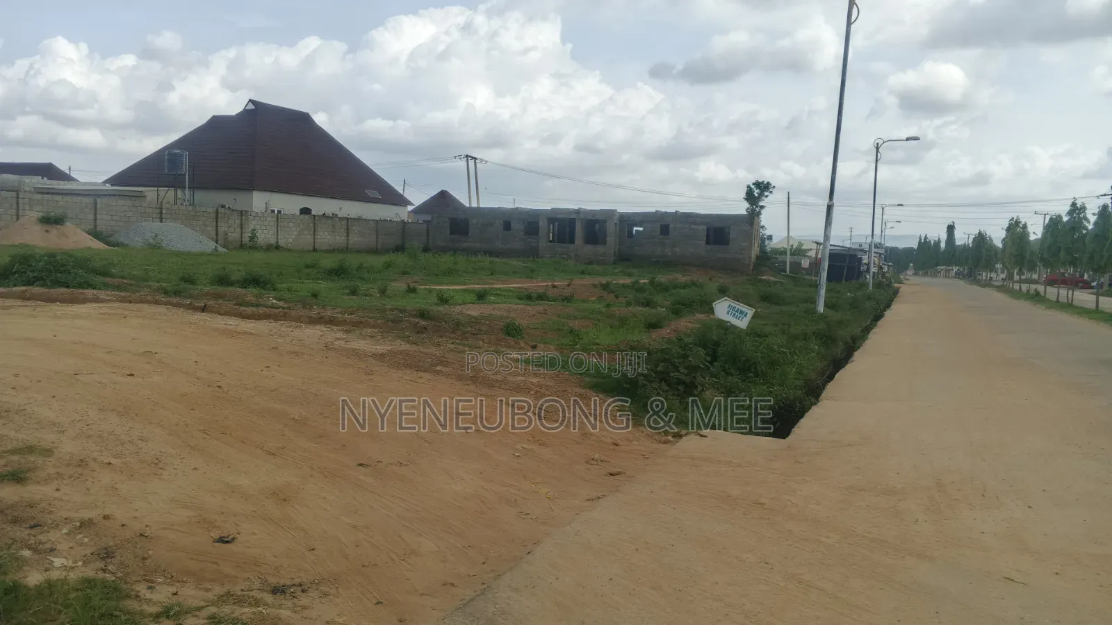 Land for Sale With 2 Units of Bedrooms Carcass in Karu