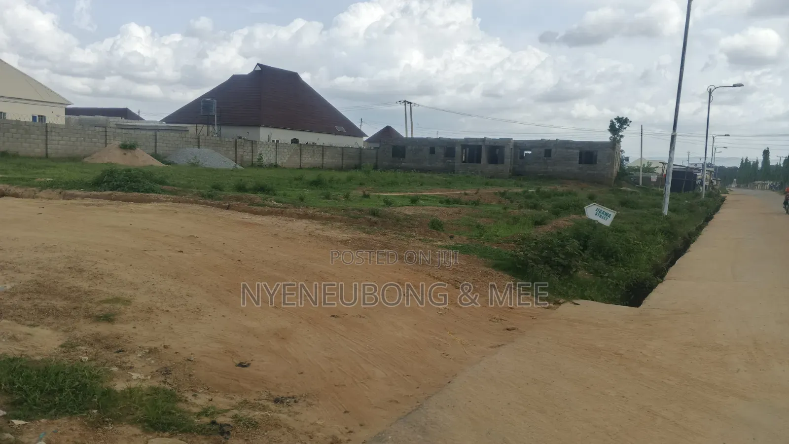 Land for Sale With 2 Units of Bedrooms Carcass in Karu