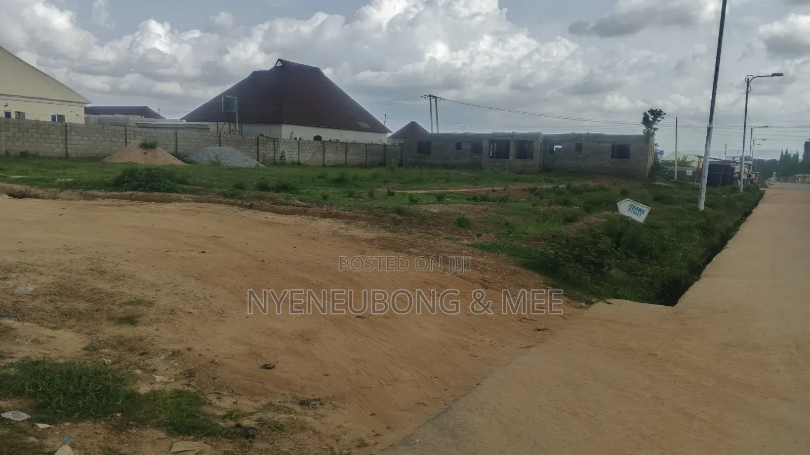 Land for Sale With 2 Units of Bedrooms Carcass in Karu