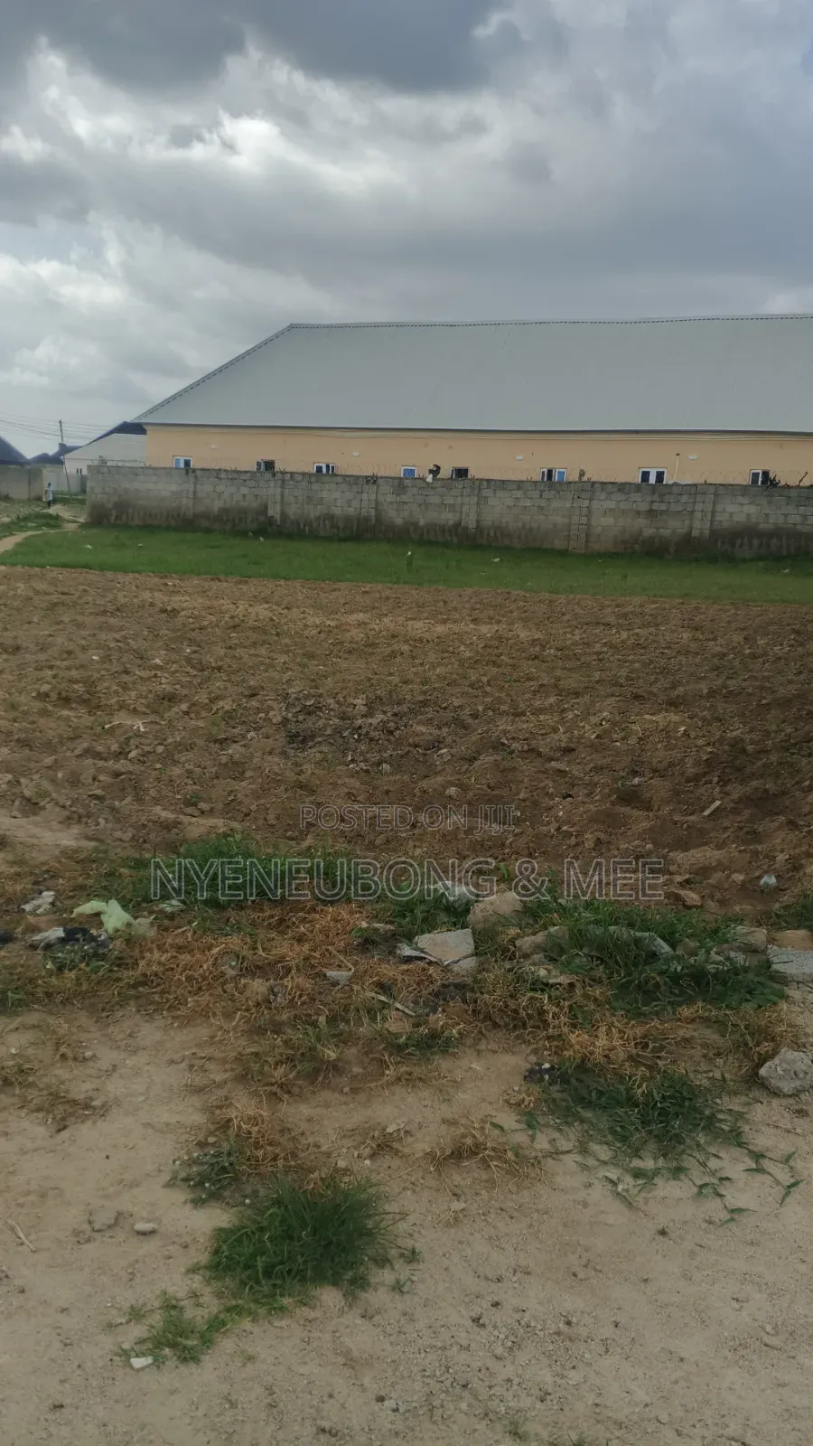Estate 1000sqm. Land For in Karu