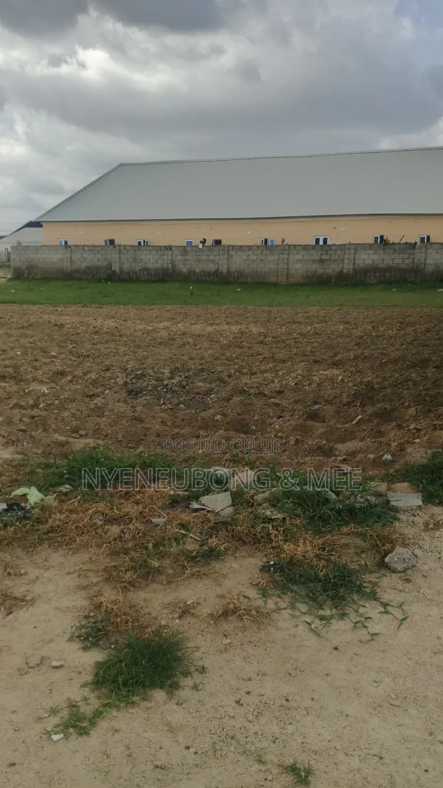 Estate 1000sqm. Land For in Karu