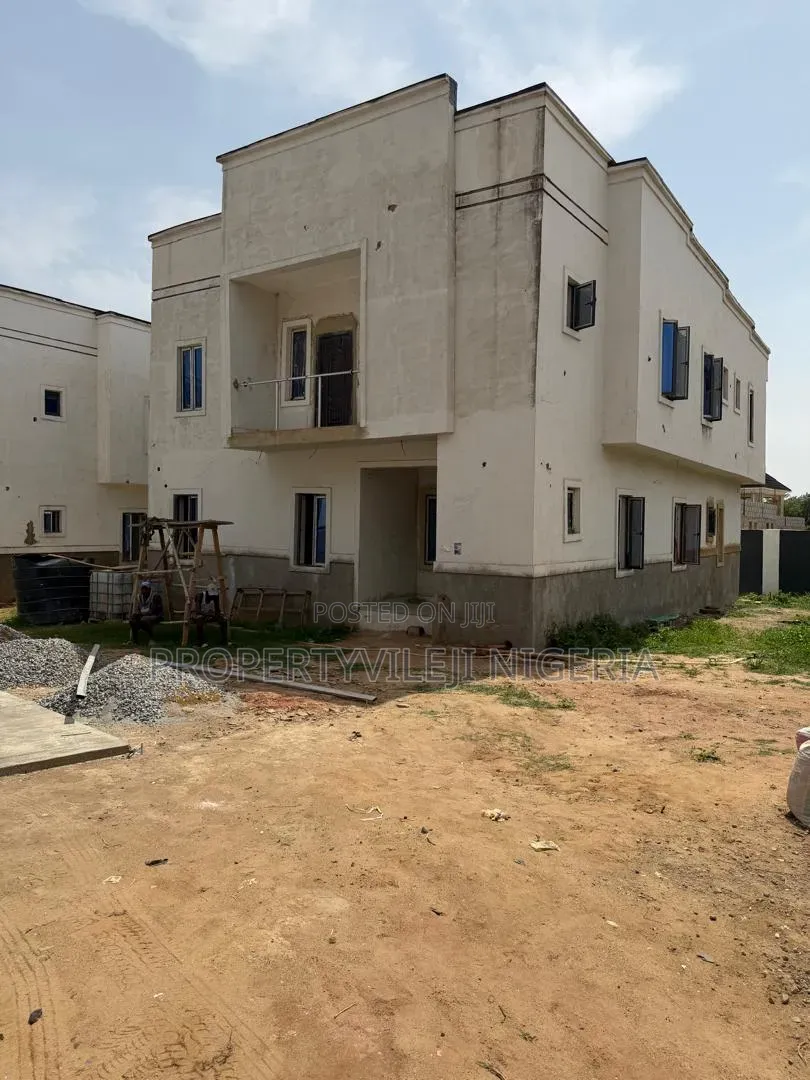 5bdrm Duplex in Kaura for sale in Kaura