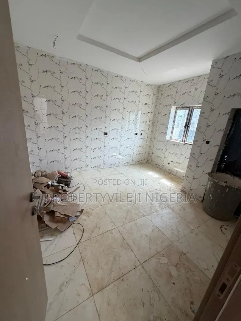 5bdrm Duplex in Kaura for sale in Kaura