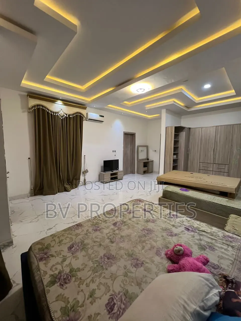 Furnished 5bdrm Maisonette in Chevron for rent in Chevron