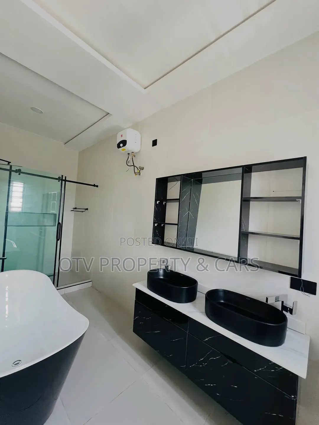 5bdrm Penthouse in Ikota for sale in Ikota