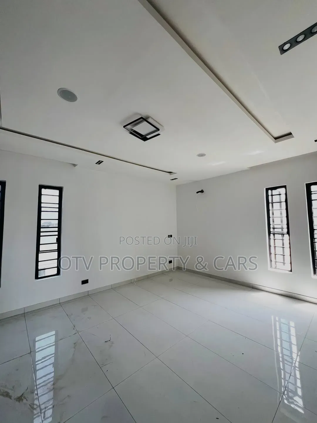 5bdrm Penthouse in Ikota for sale in Ikota