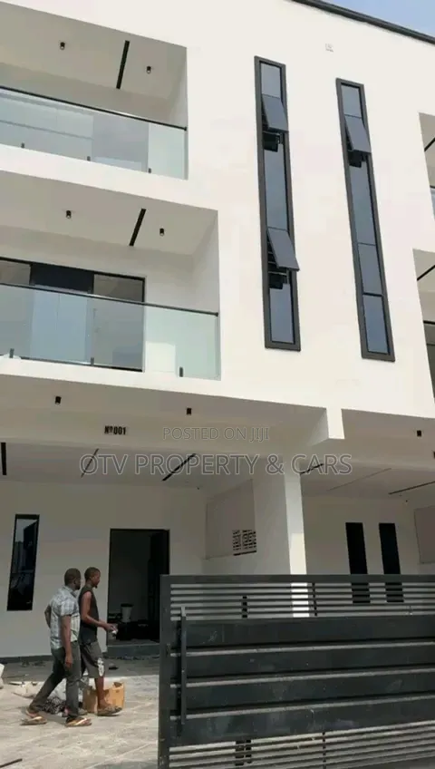 4bdrm Townhouse/Terrace in Ikota for sale in Ikota