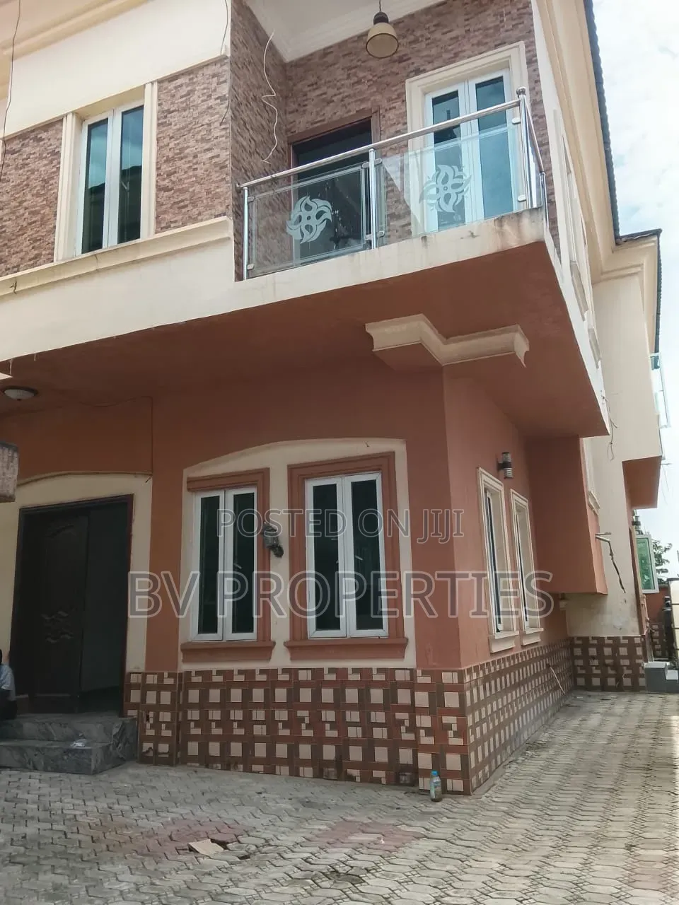 4bdrm Duplex in Ikota Villa Estate for rent in Ikota