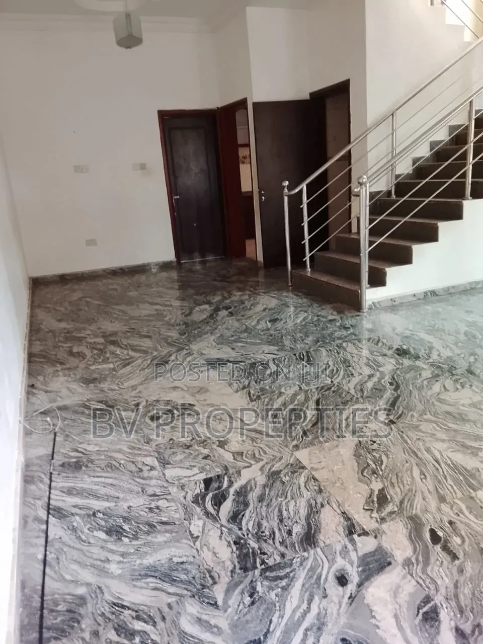 4bdrm Duplex in Ikota Villa Estate for rent in Ikota