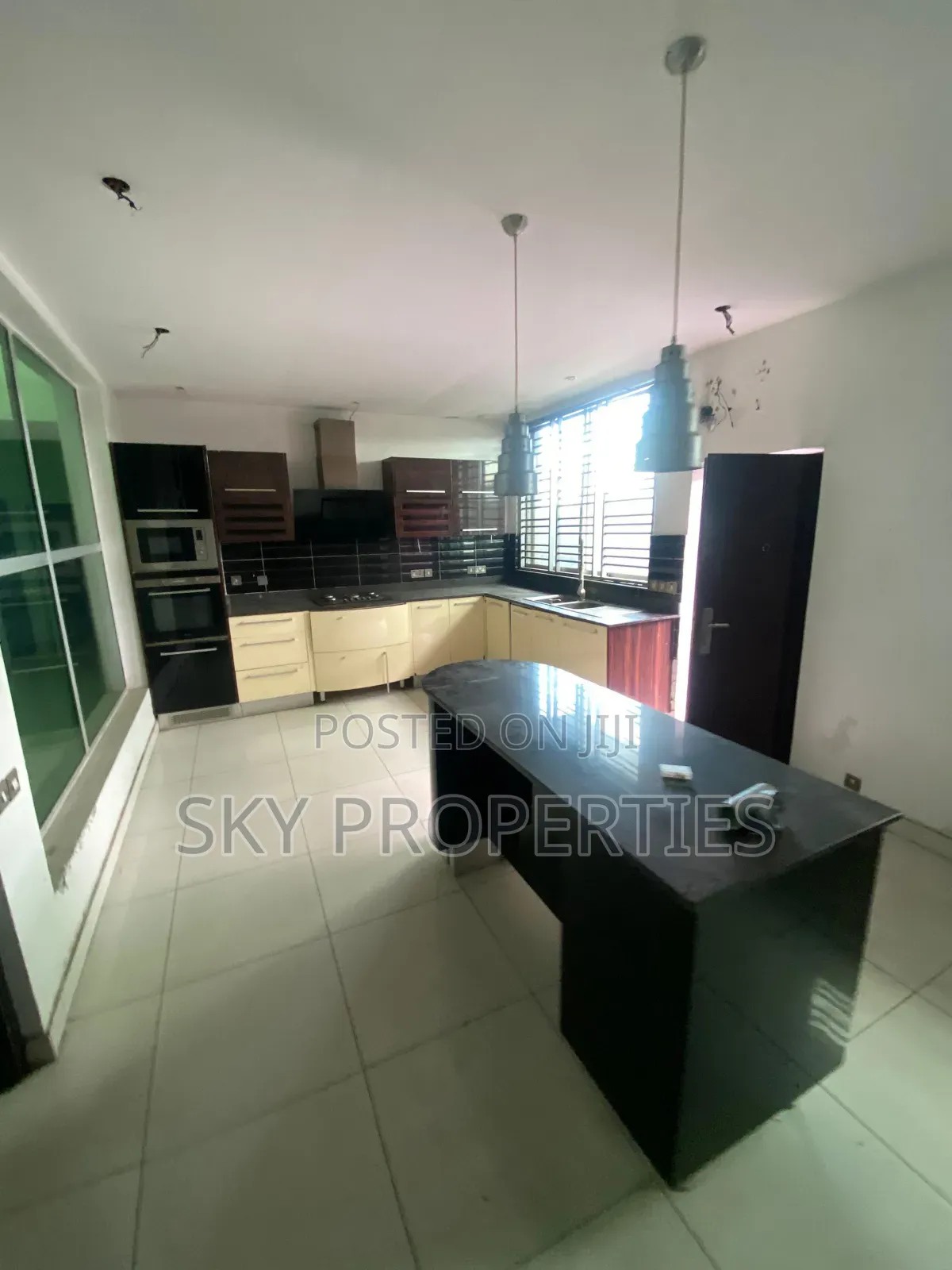 4bdrm Duplex in Remi Oluwode, Lekki Phase 1 for sale in Lekki Phase 1