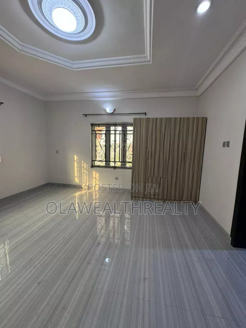 5bdrm Duplex in Kolapo Ishola Gra, Akobo for rent in Akobo