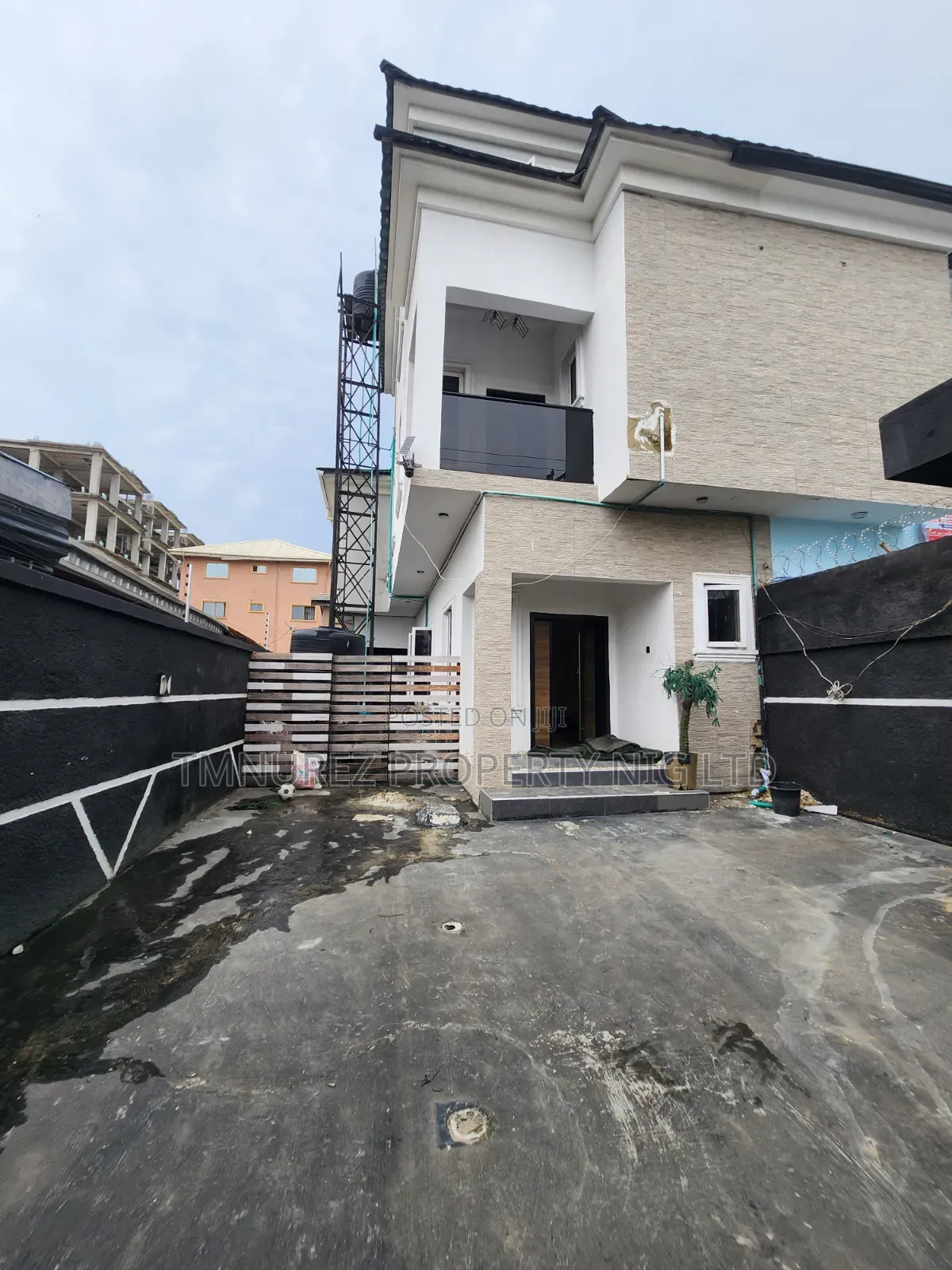 Studio Apartment in Chevron for rent in Chevron