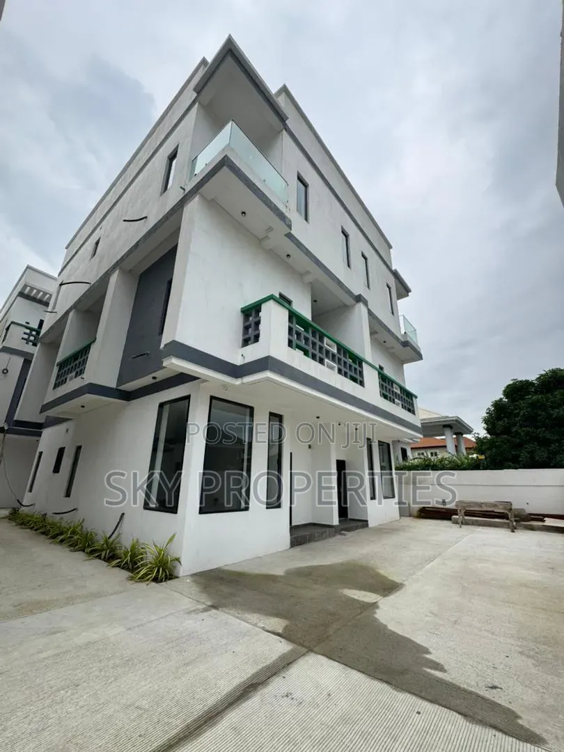 4bdrm Duplex in Admiralty, Lekki Phase 1 for sale in Lekki Phase 1