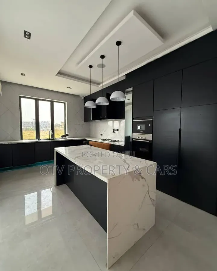 5bdrm Duplex in Ikate for sale in Ikate