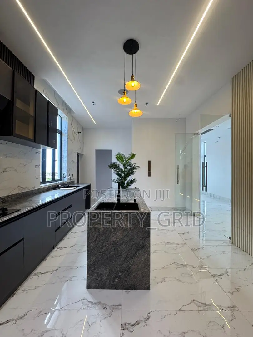 5bdrm Duplex in Ajah, Lagos for sale in Ado / Ajah