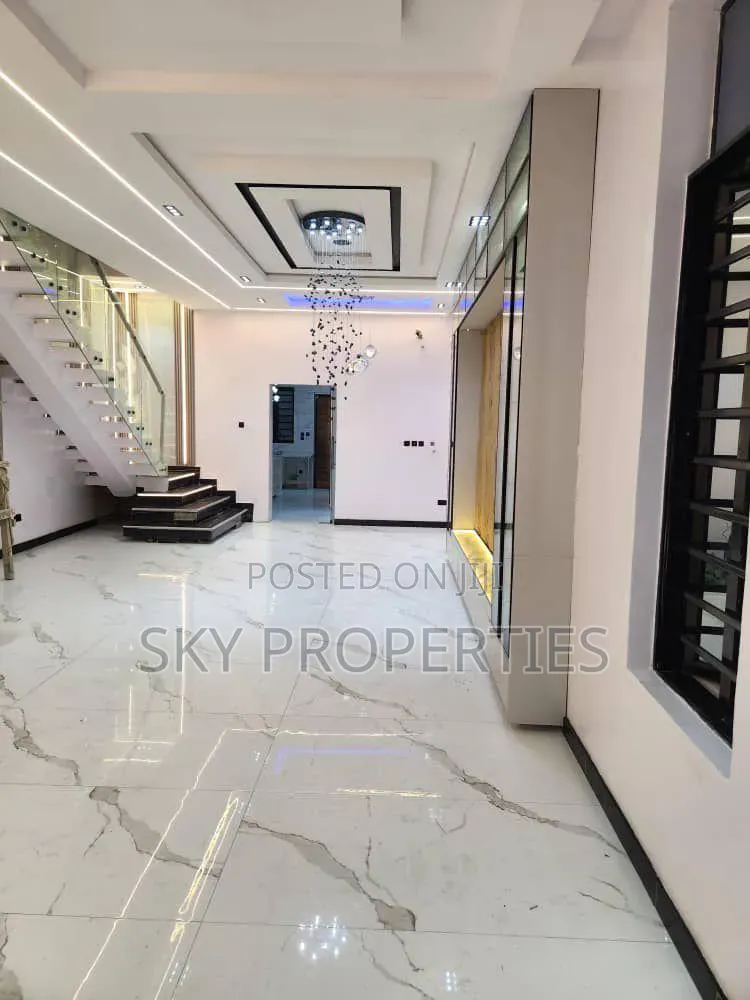 5bdrm Duplex in Orchid Road, Lekki Phase 1 for sale in Lekki Phase 1
