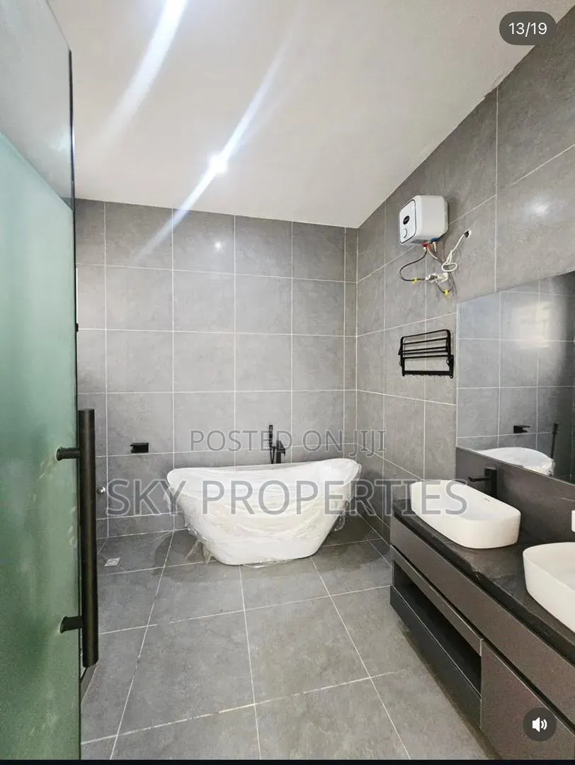5bdrm Apartment in Ajah, Olokonla for sale in Olokonla