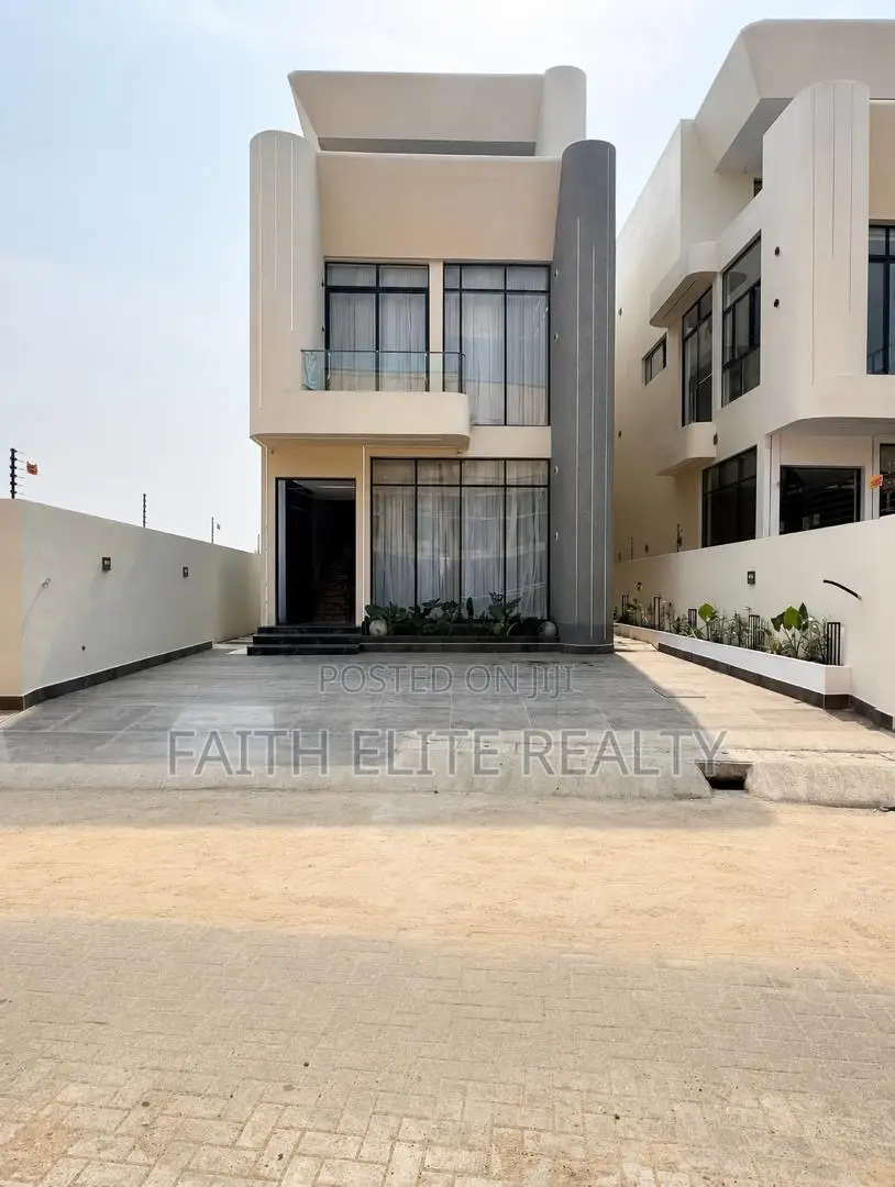 5bdrm Duplex in Lekki Phase 1 for sale in Lekki Phase 1