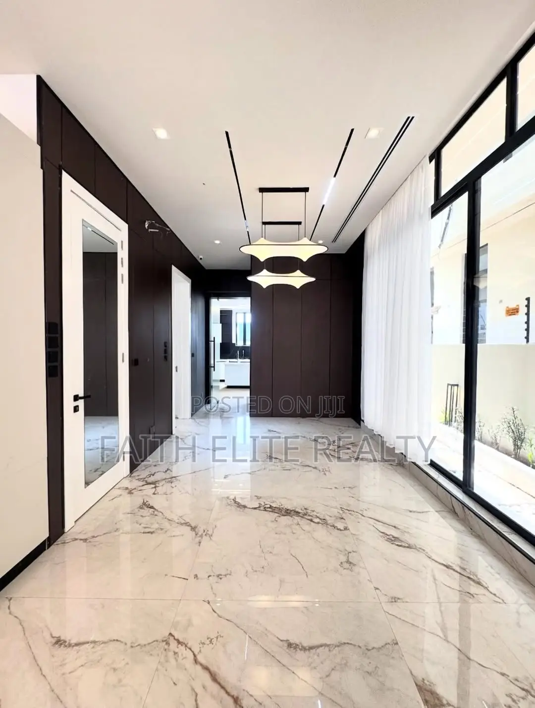 5bdrm Duplex in Lekki Phase 1 for sale in Lekki Phase 1
