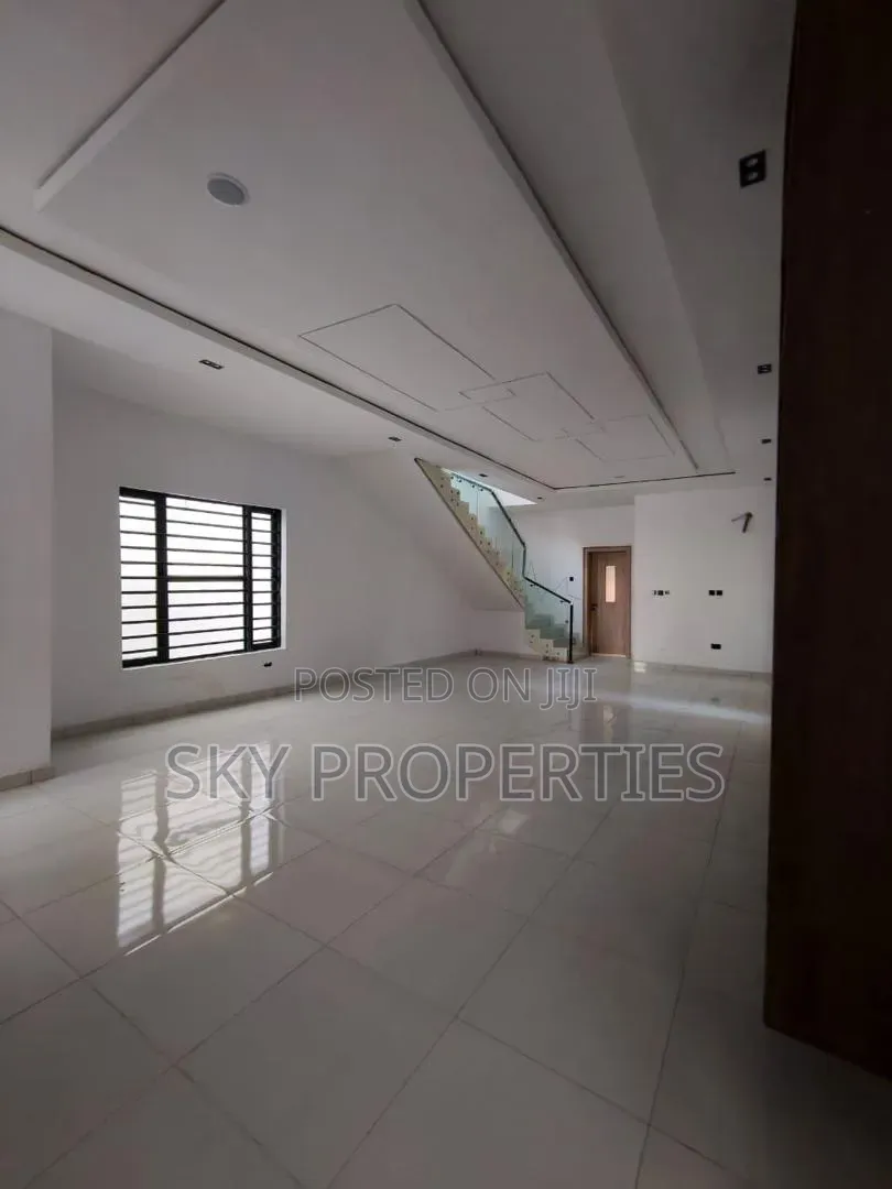 5bdrm Duplex in Vgc, Ikota for sale in Ikota