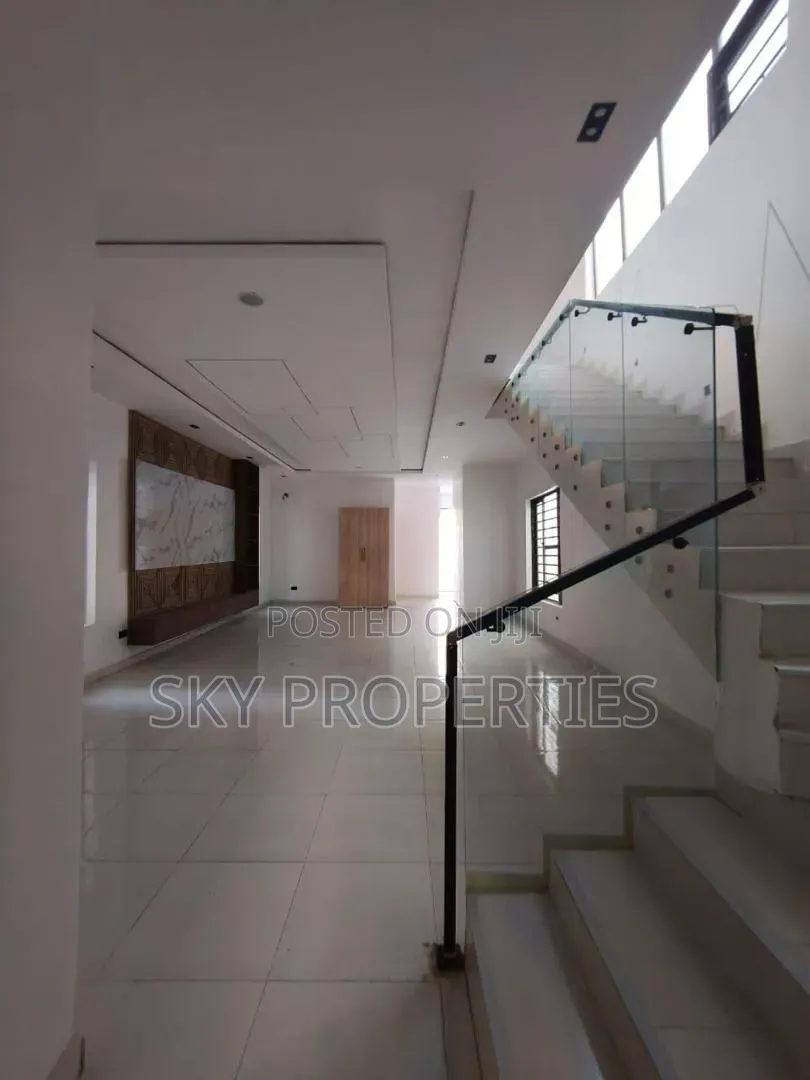5bdrm Duplex in Vgc, Ikota for sale in Ikota