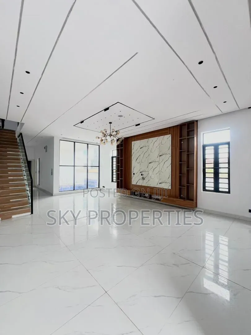 5bdrm Duplex in Vgc for sale in VGC / Ajah