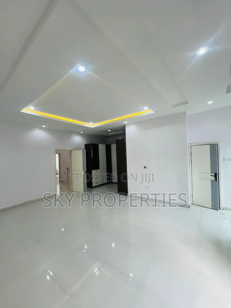 4bdrm Duplex in Orchid Road, Agungi for sale in Agungi