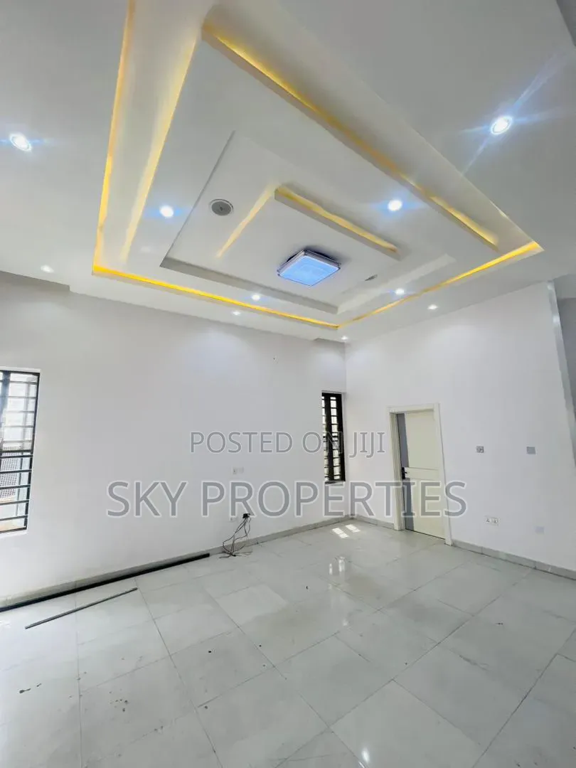 4bdrm Duplex in Orchid Road, Agungi for sale in Agungi