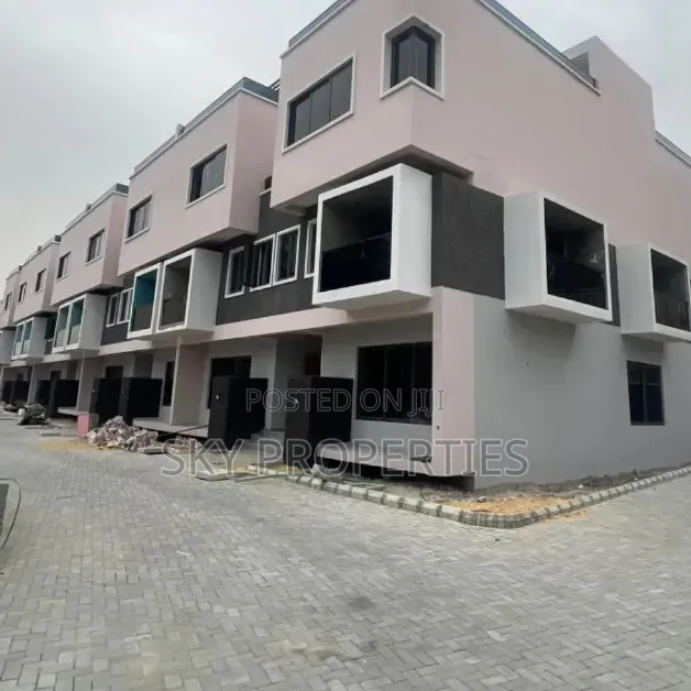 4bdrm Duplex in Admiralty, Lekki Phase 1 for rent in Lekki Phase 1