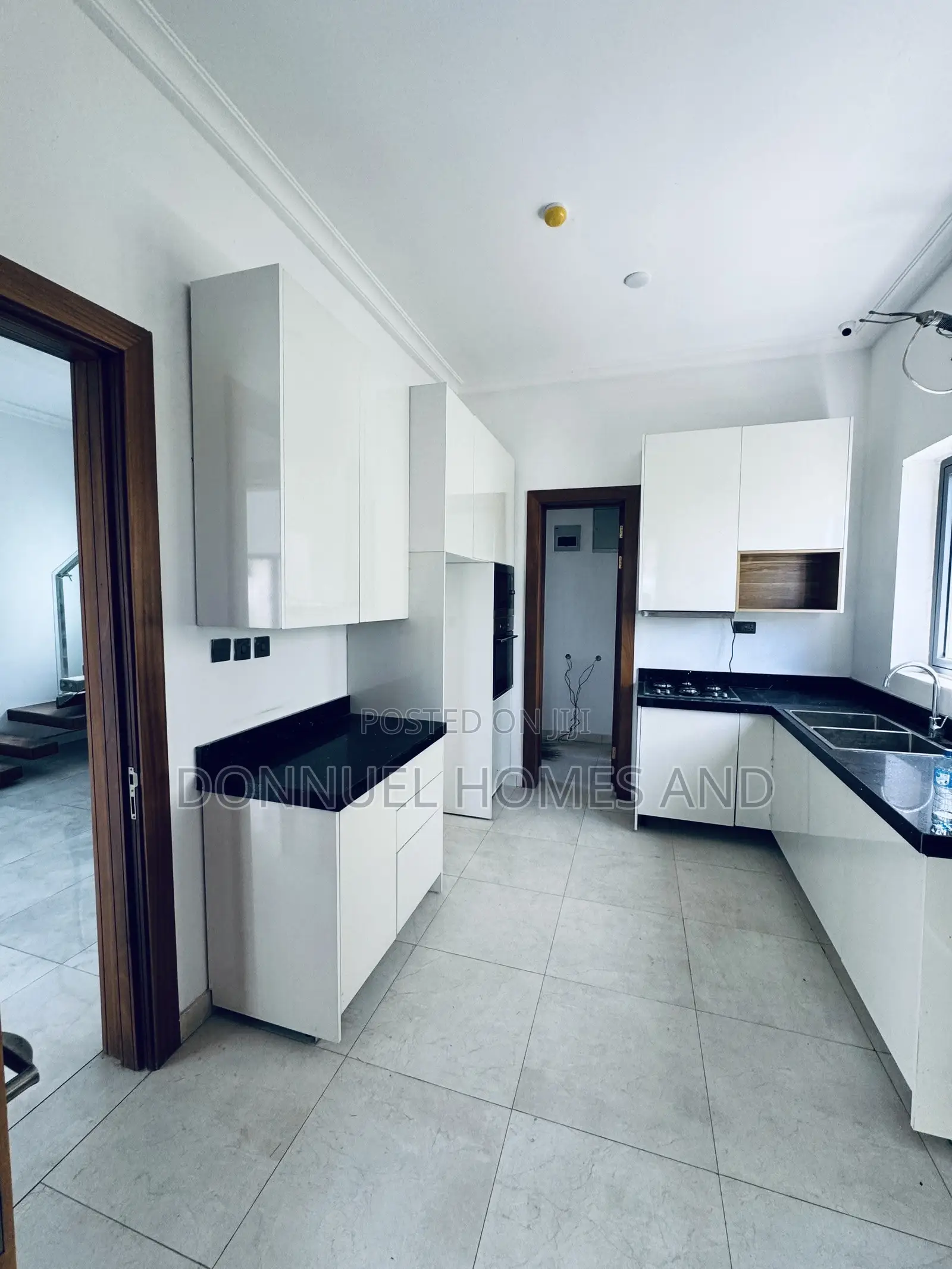 3bdrm Penthouse in Ikate for rent in Ikate