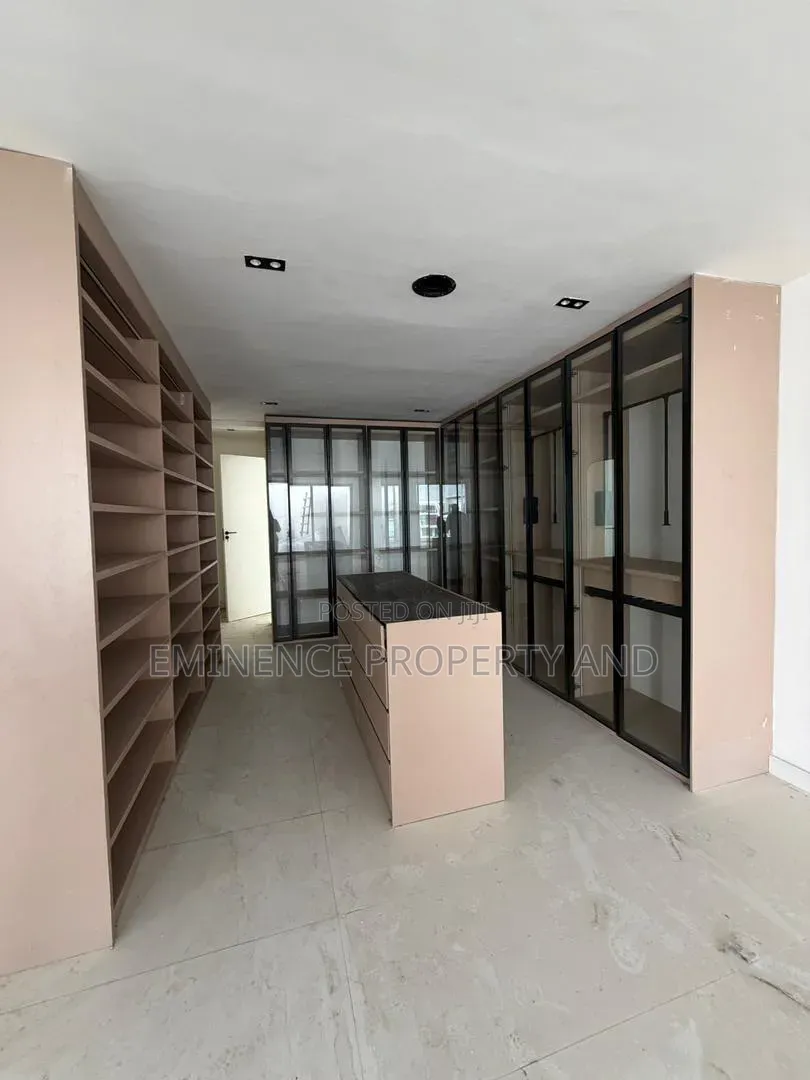 5bdrm Duplex in Cowrie Creek, Ikate for rent in Ikate