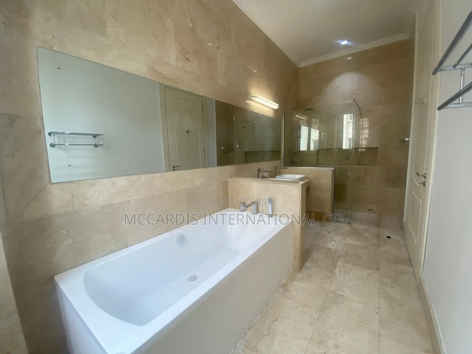 4bdrm Apartment in Kofo Abayomi for rent in Kofo Abayomi