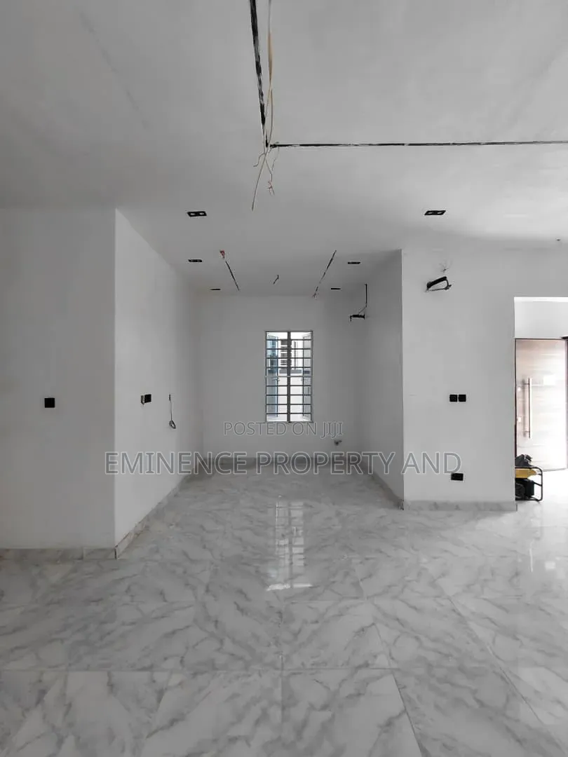4bdrm Duplex in Ikota for rent in Ikota