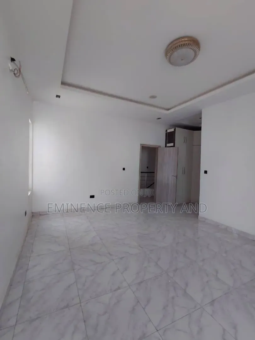 4bdrm Duplex in Ikota for rent in Ikota