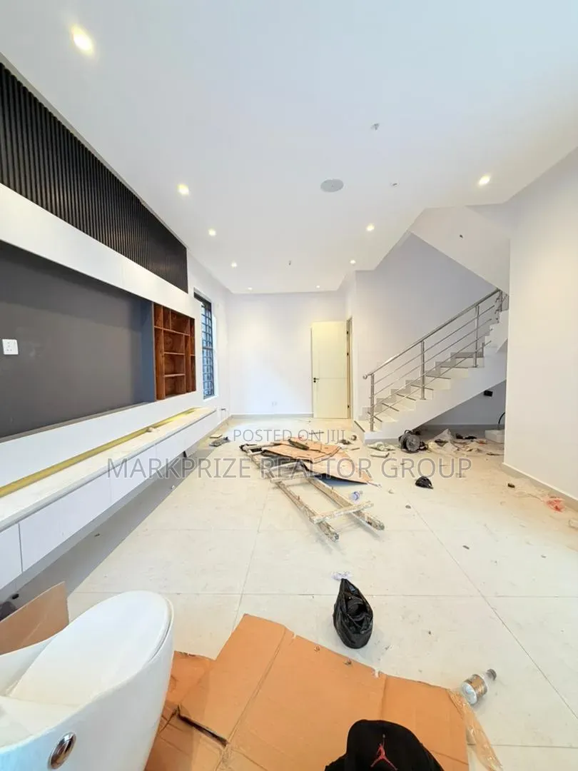 4bdrm Duplex in Adeniyi Jones Ikeja for sale in Adeniyi Jones