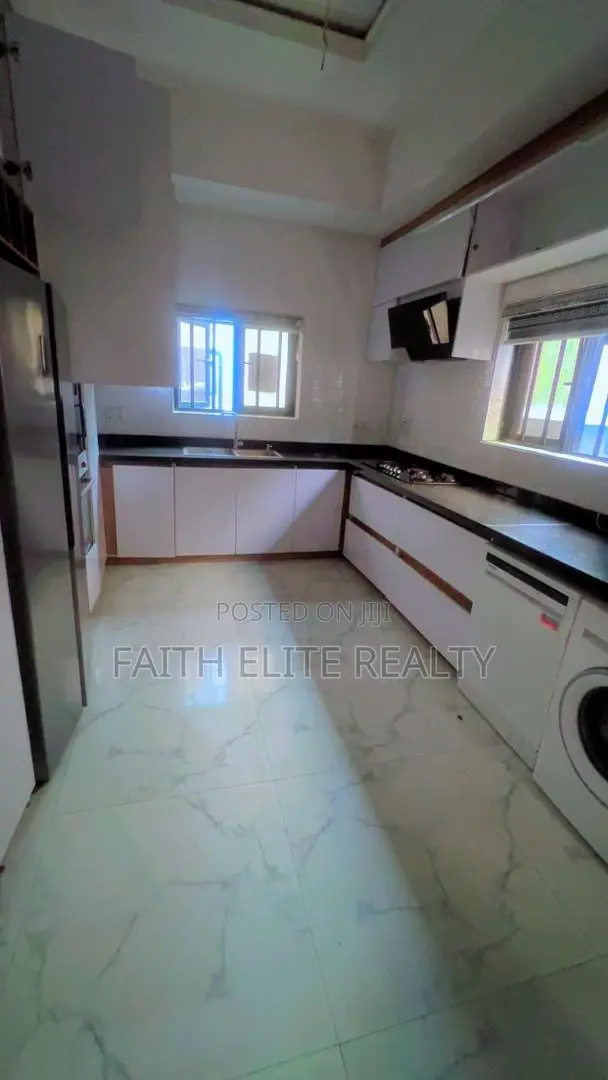 5bdrm Duplex in Ikate for rent in Ikate