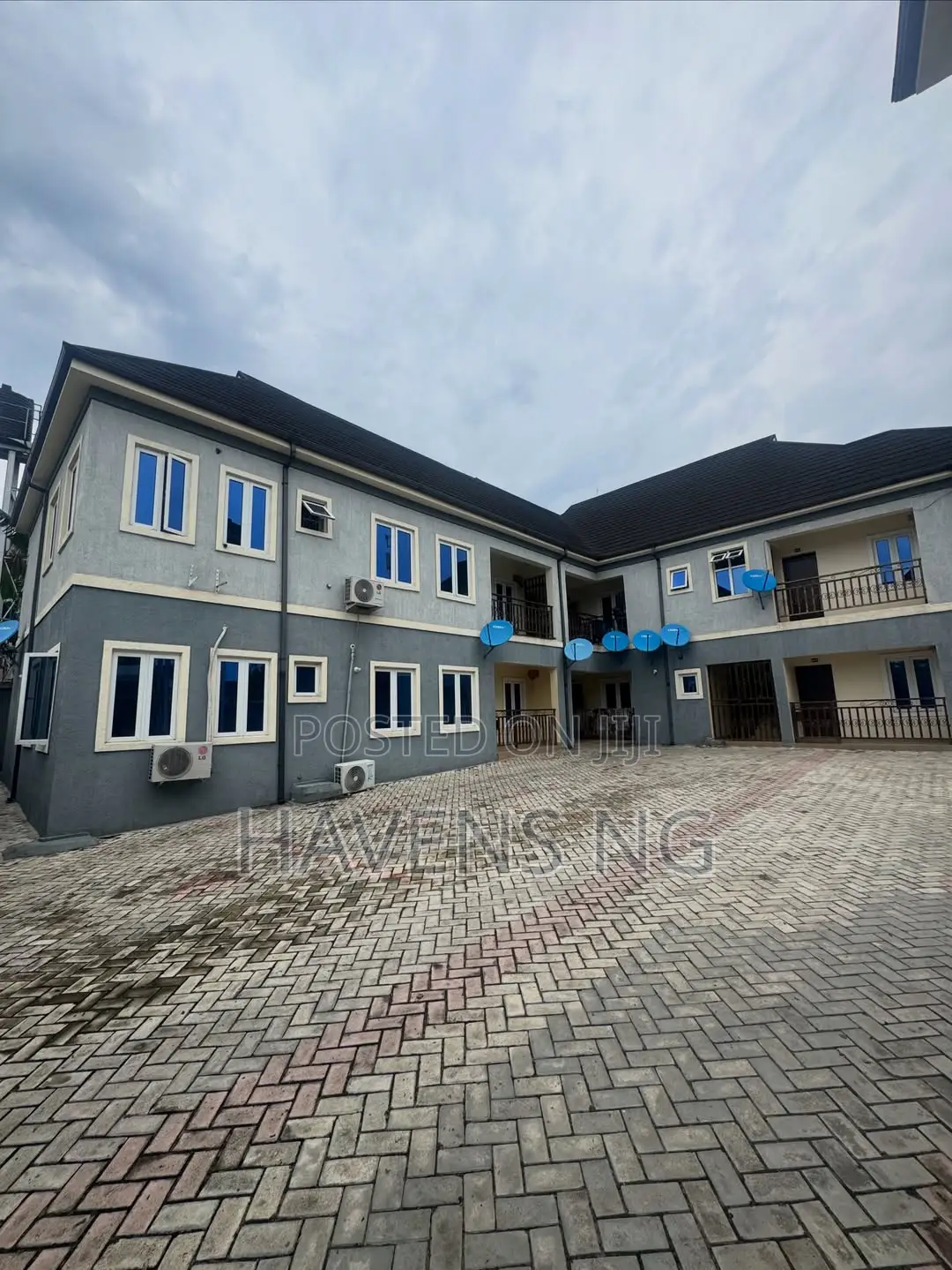 9bdrm Block of Flats in Obio-Akpor for sale in Obio-Akpor