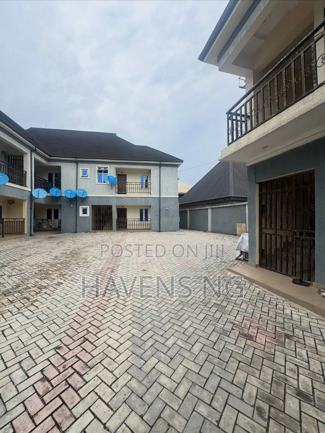 9bdrm Block of Flats in Obio-Akpor for sale in Obio-Akpor