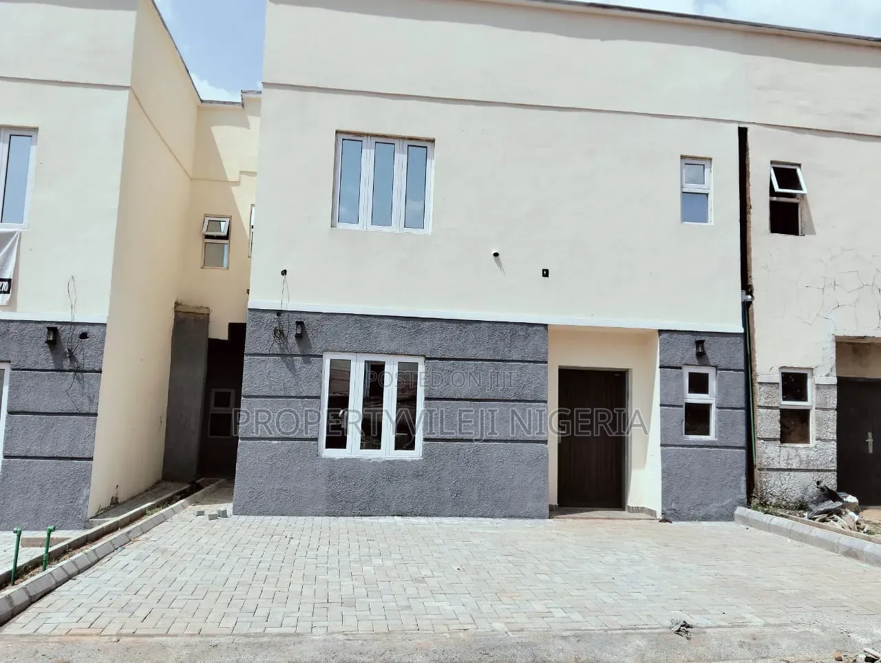 4bdrm Duplex in Life Camp for rent in Life Camp