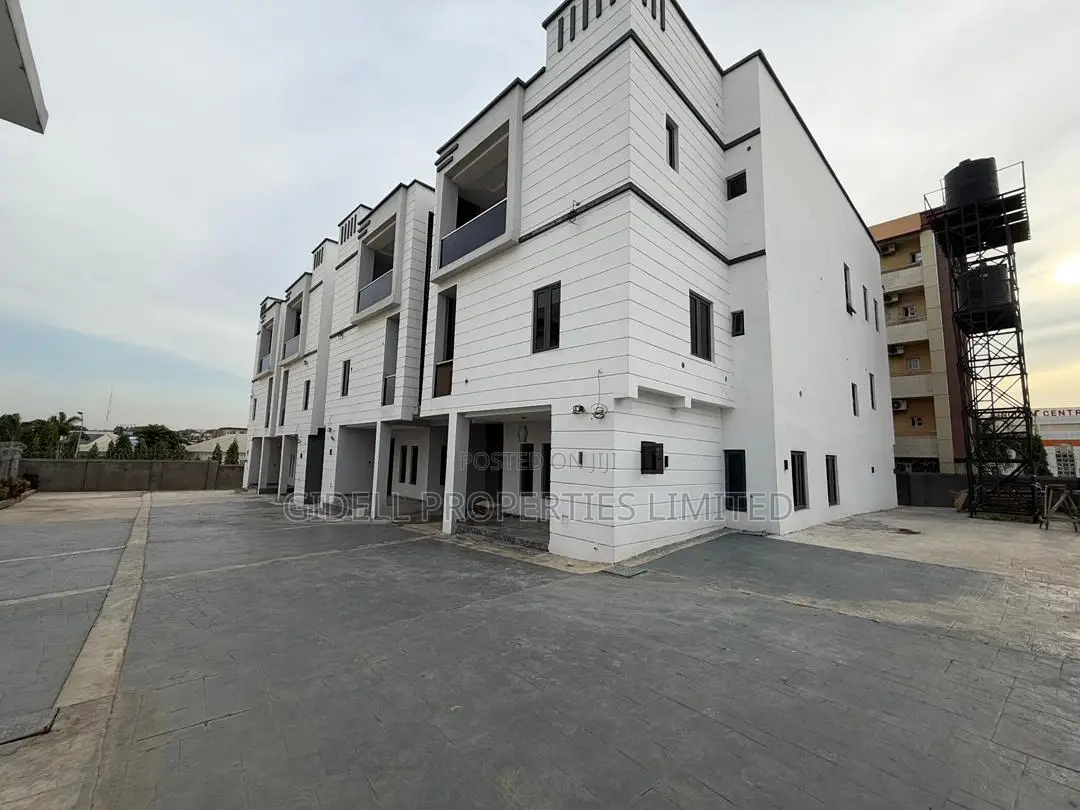 5bdrm Townhouse / Terrace in Wuye for rent in Wuye