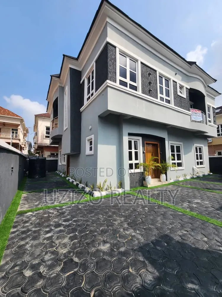 5bdrm Duplex in Idado for sale in Idado