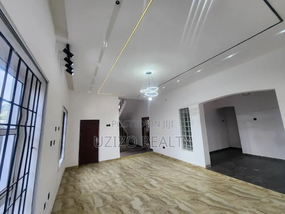 5bdrm Duplex in Idado for sale in Idado