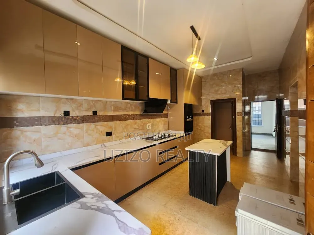 5bdrm Duplex in Idado for sale in Idado